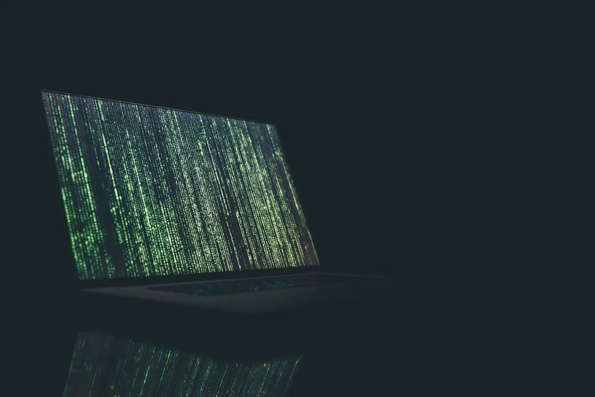 Cadenas numérique sur clavier symbolisant la cybersécurité et protection des données en entreprise