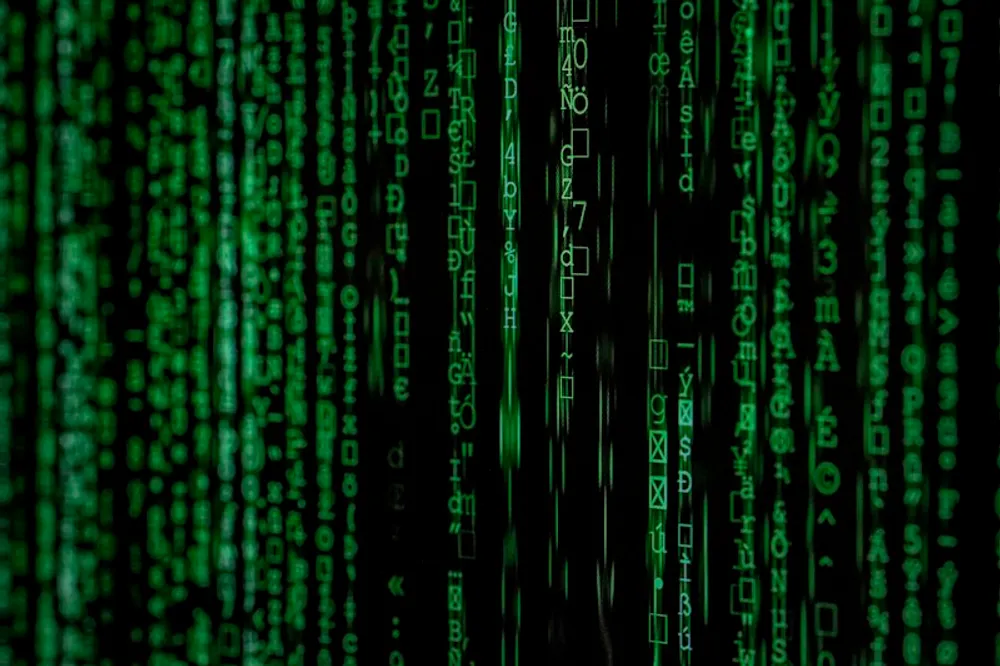 Surveillance cybersécurité et détection de ransomware sur écran de monitoring entreprise