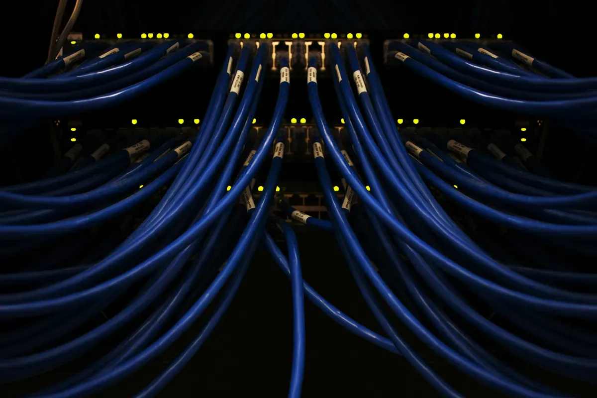 Salle serveurs supervisée : infrastructure critique pour PME du Loiret
